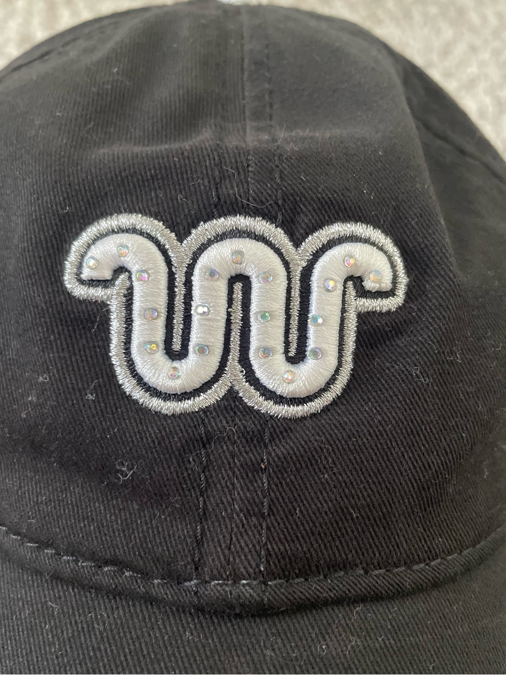 King Ranch Women’s Rhinestone Adjustable Black/White Baseball Cap - Picture 2 of 5